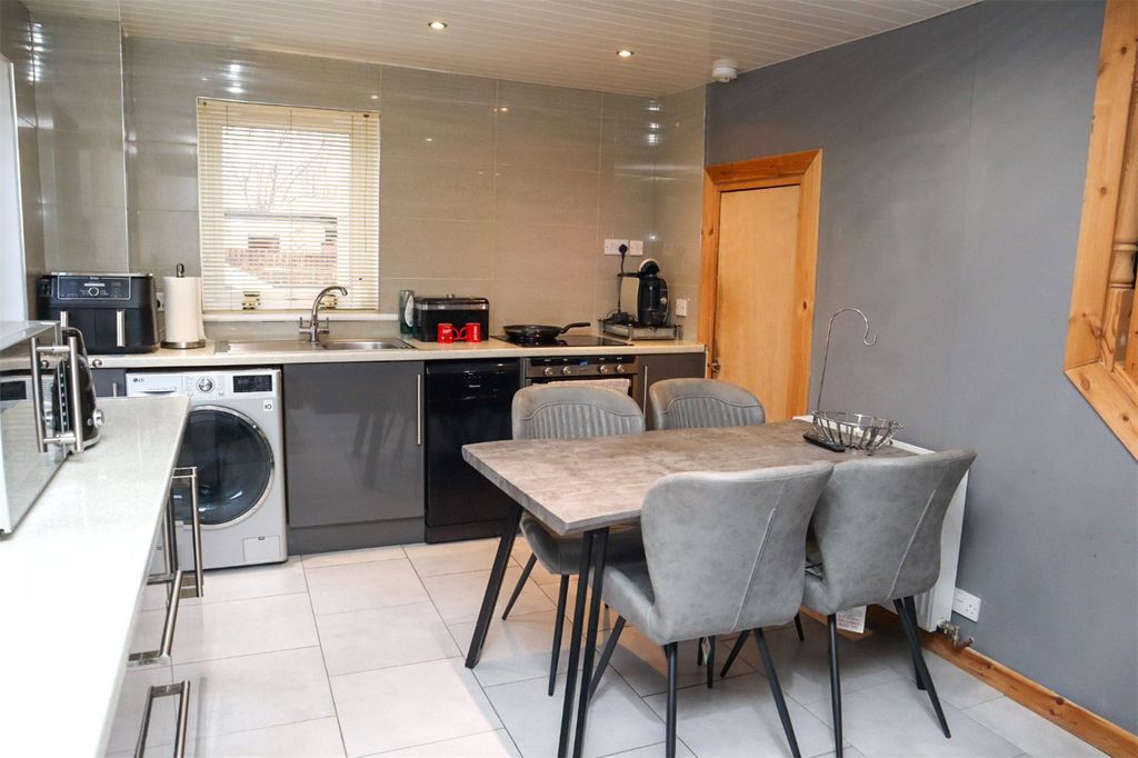 Property photo 3 of 13 Kitchen