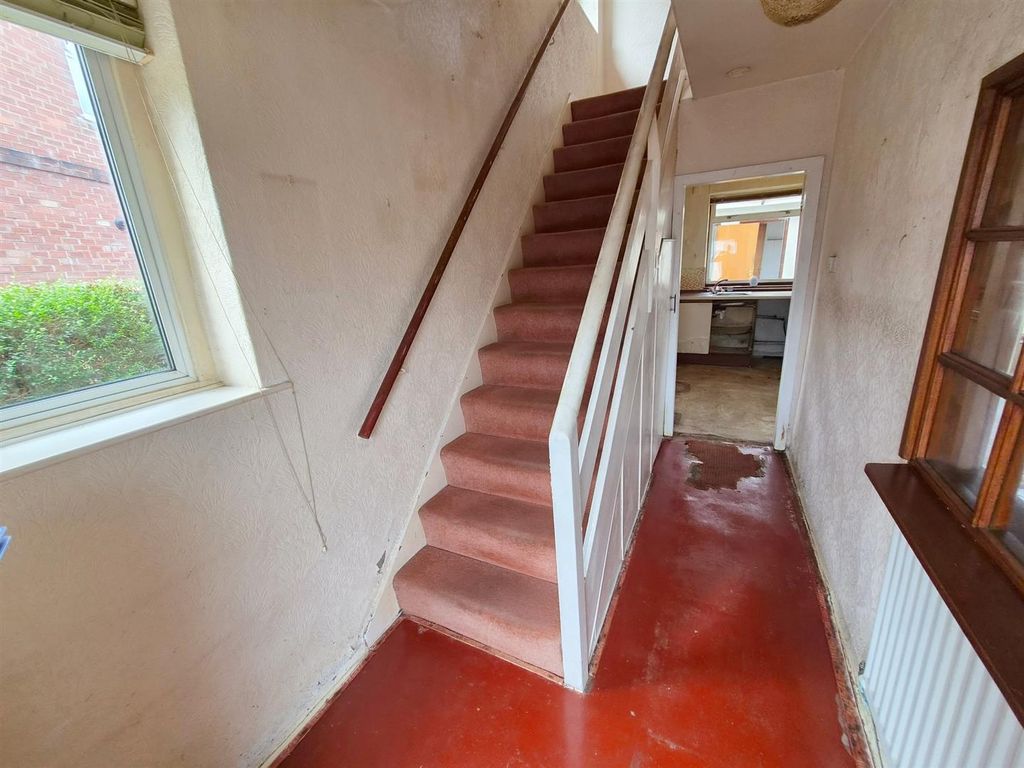 Property photo 2 of 14 Hallway