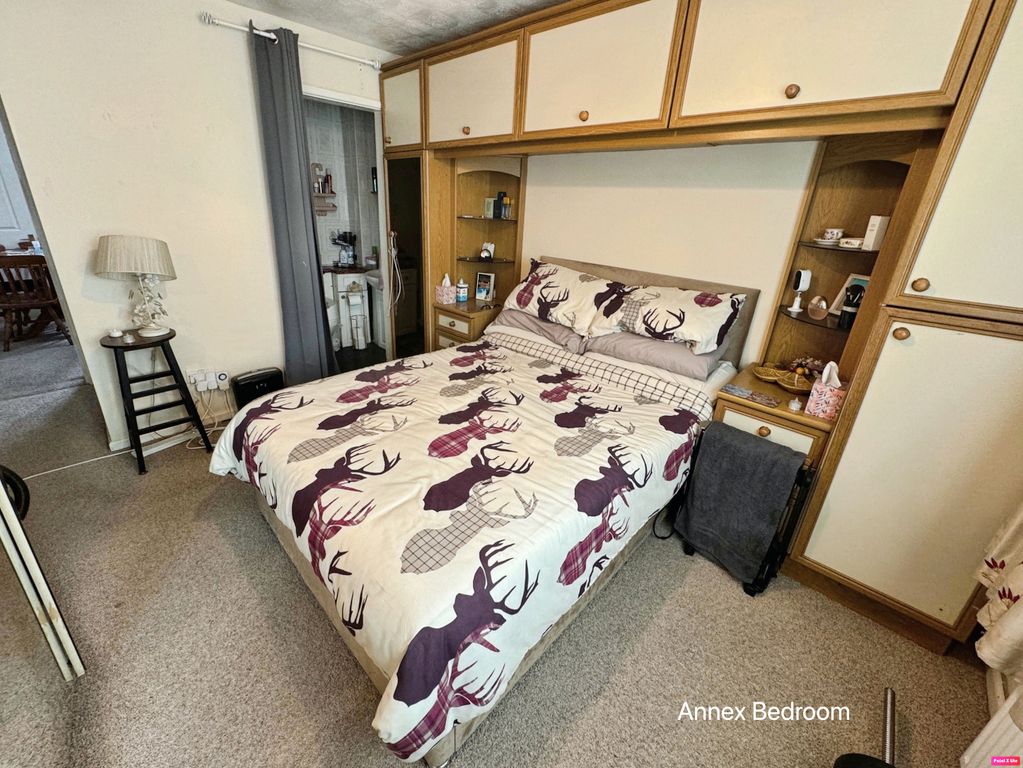 Property photo 2 of 25