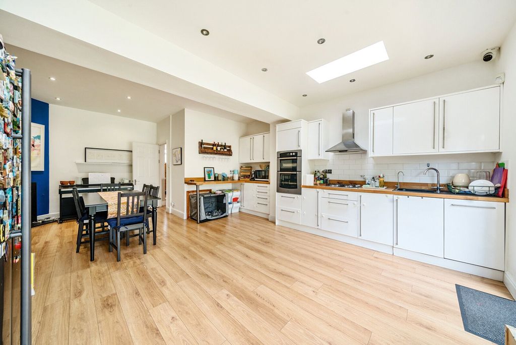 Property photo 3 of 14 Kitchen/Dining Space