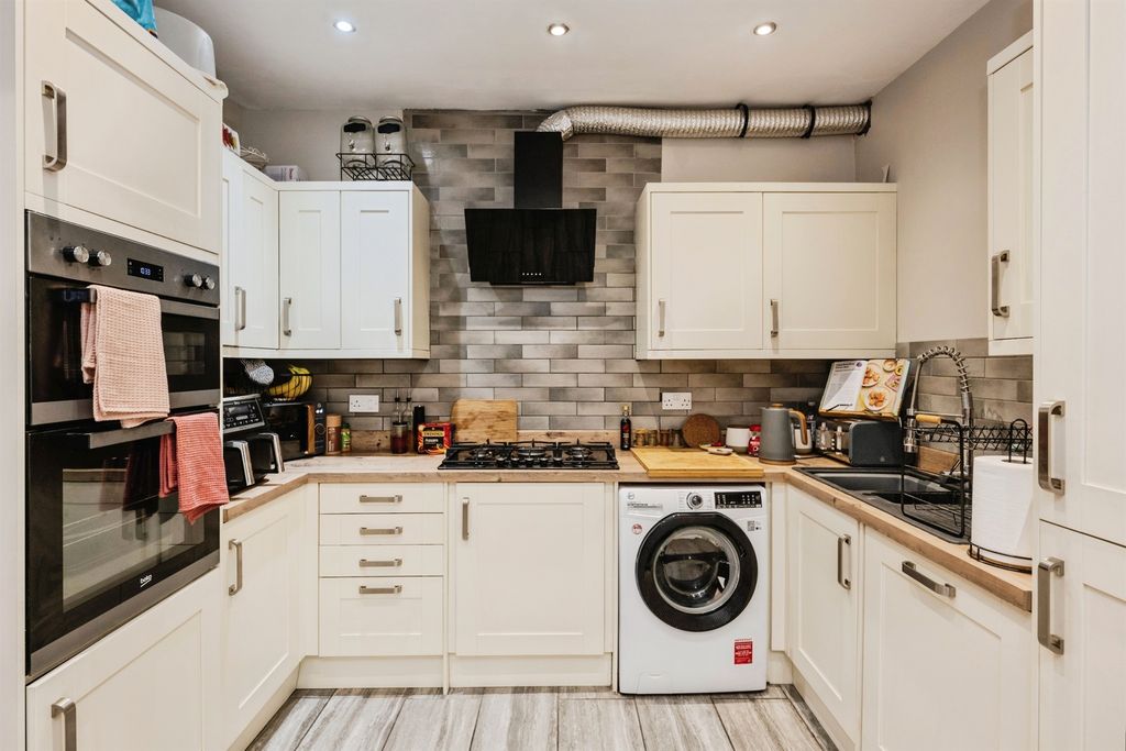 Property photo 2 of 16