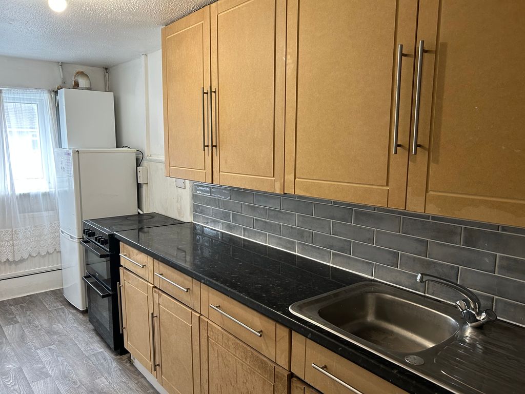 Property photo 3 of 11 Img-3253