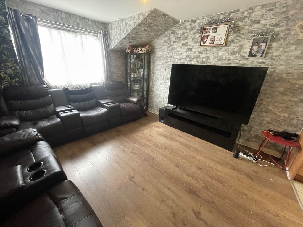 Property photo 2 of 5 Lounge