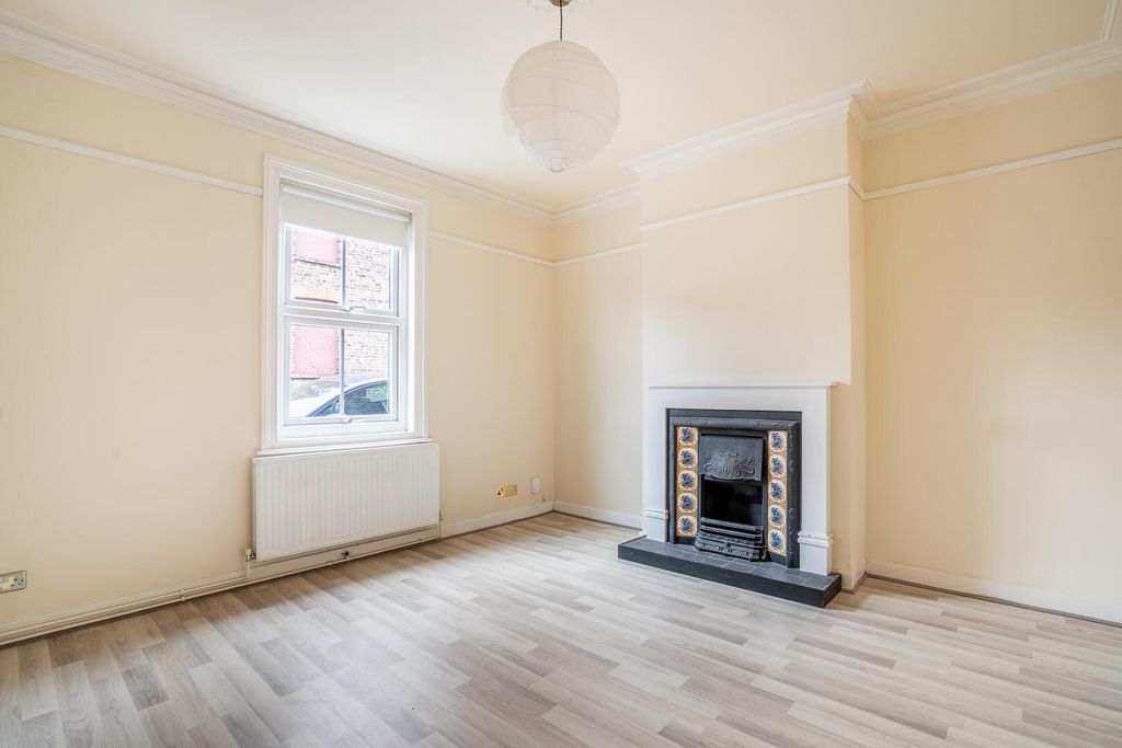 Property photo 3 of 20 Living Room