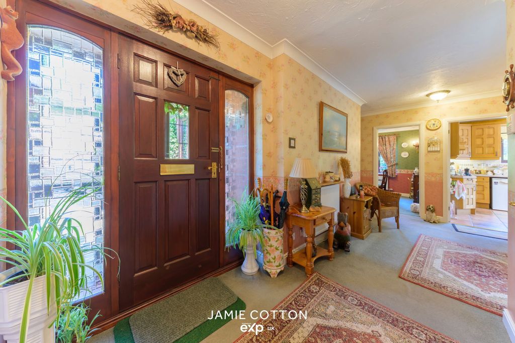Property photo 2 of 31