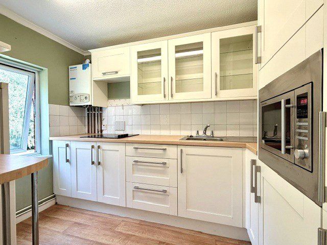 Property photo 2 of 10 Kitchen
