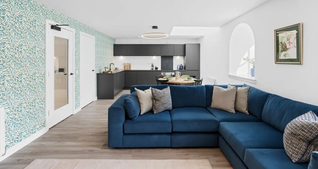 Property photo 2 of 11 Property Image 2