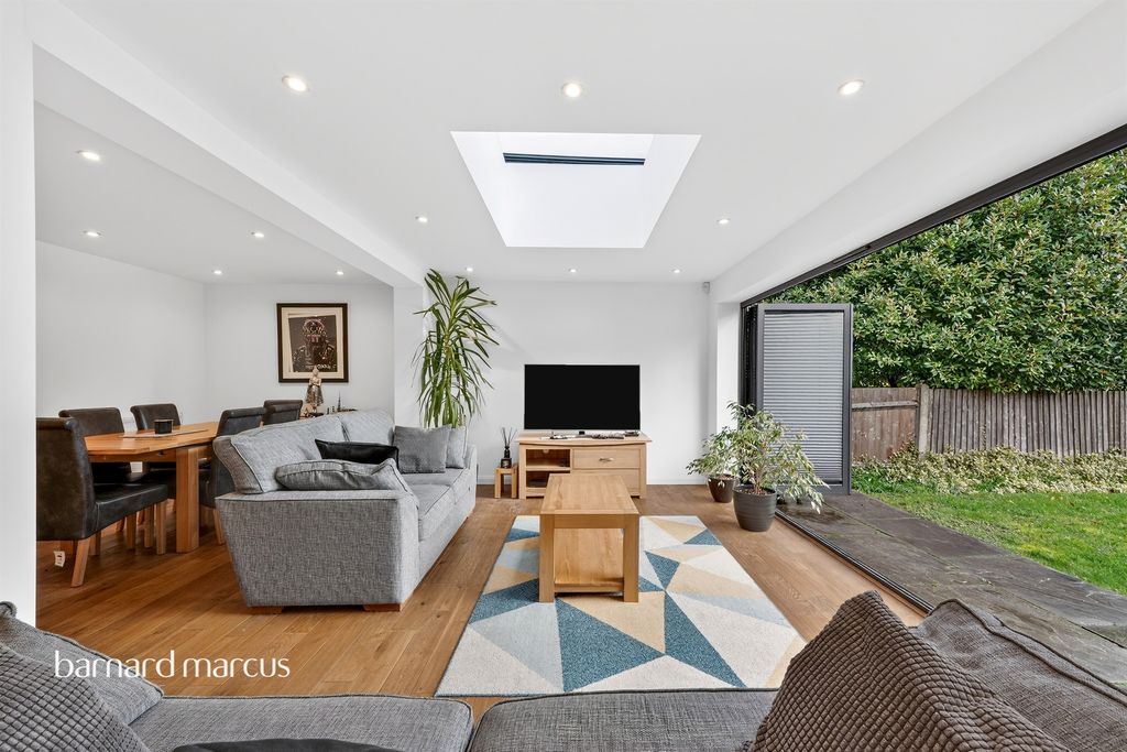 Property photo 3 of 19