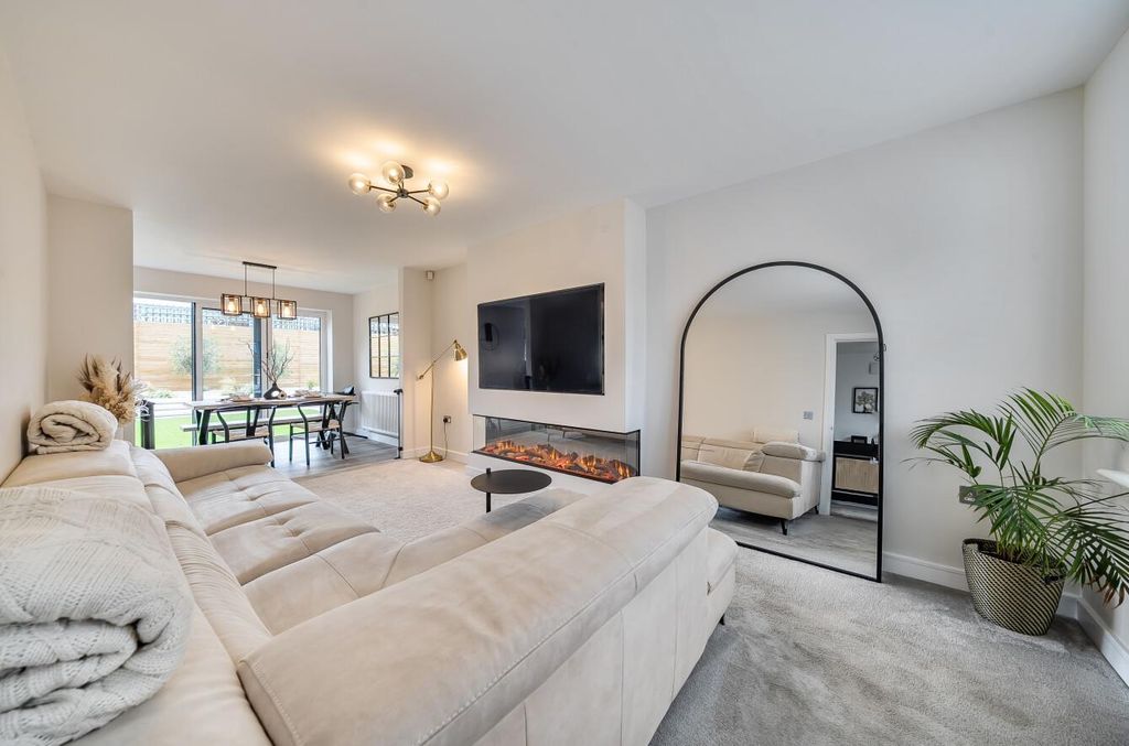 Property photo 1 of 22 1362762-12-68Dea4F8094d5.Jpg