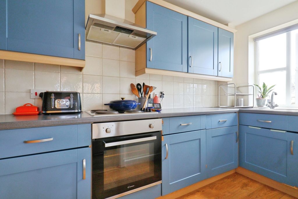 Property photo 2 of 19 Kitchen