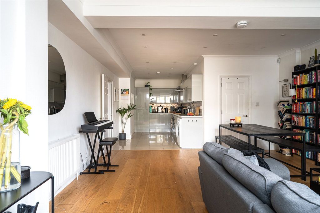 Property photo 2 of 11 Picture No. 10