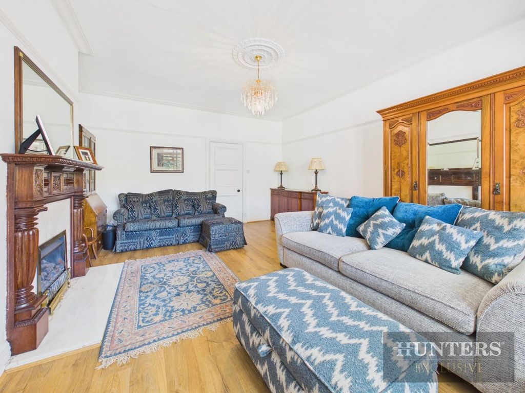 Property photo 2 of 35 Cam05316G0-Pr0415-Still015.Jpg