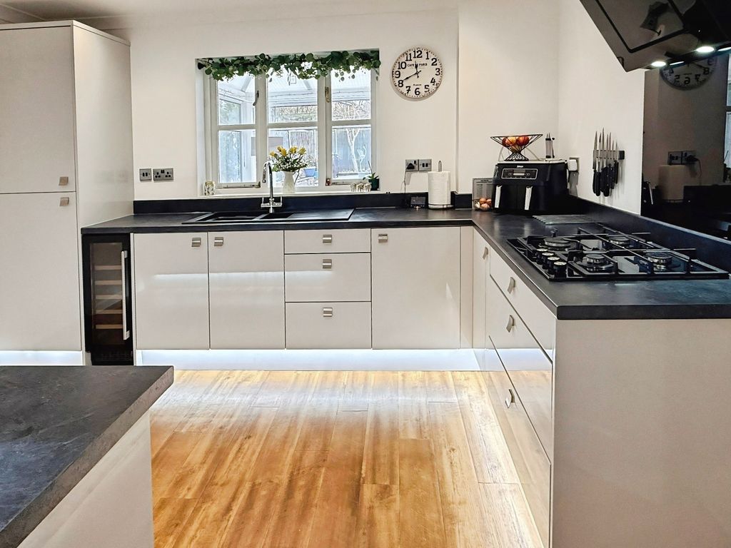 Property photo 3 of 29