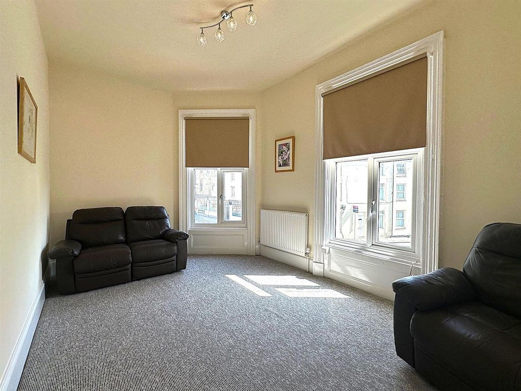 Property photo 2 of 10 Lounge.Jpg
