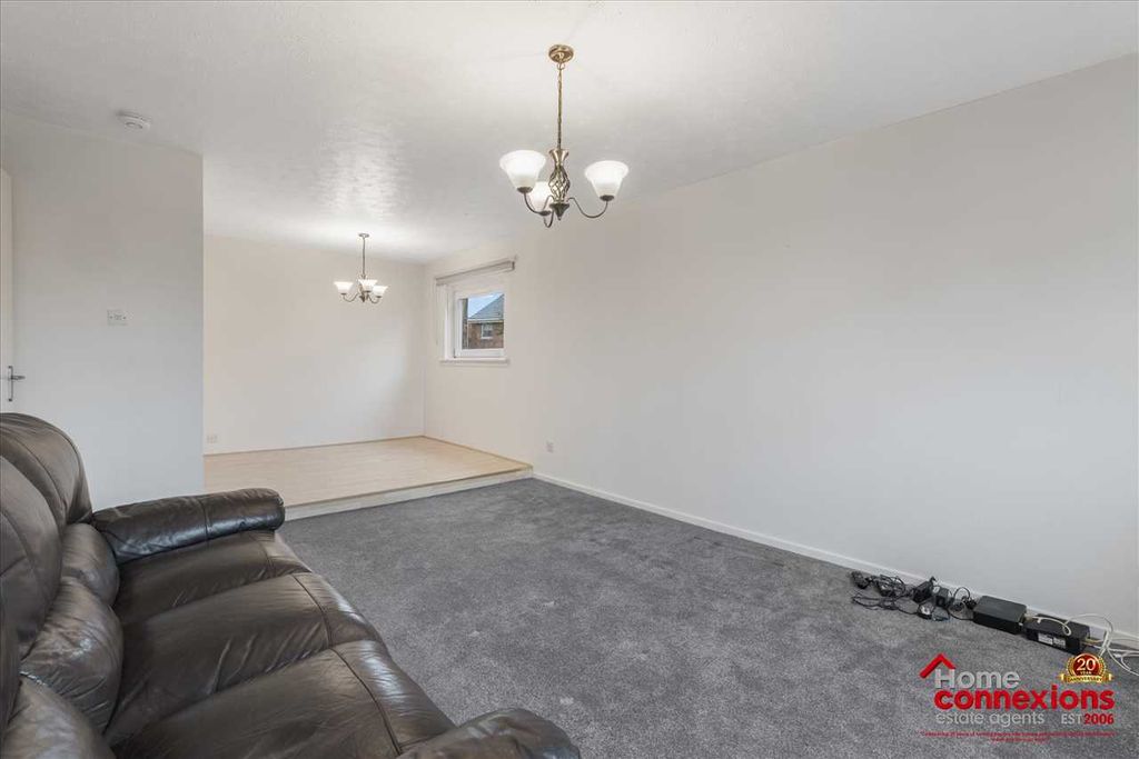 Property photo 3 of 18 Lounge Dining (2)