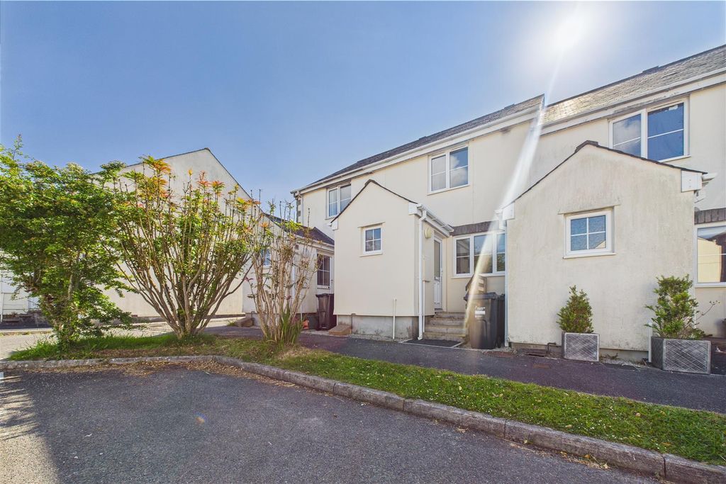 Property photo 1 of 14 Grovewood Court