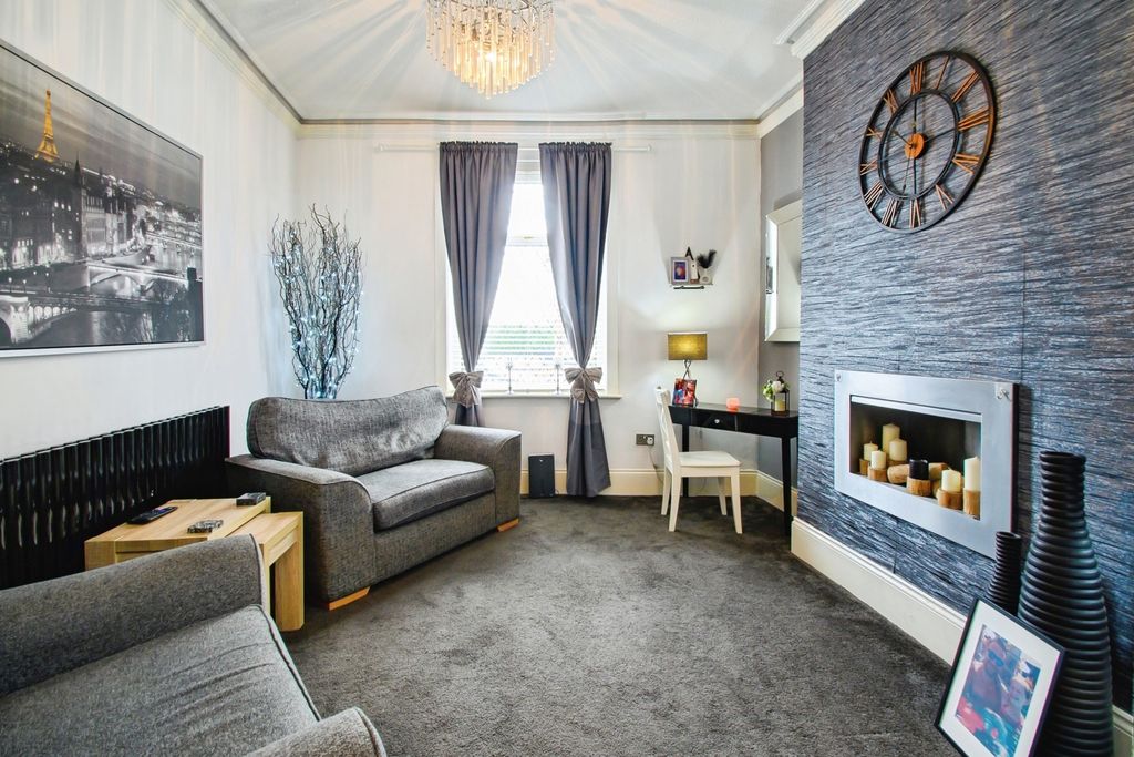 Property photo 2 of 17 Photo