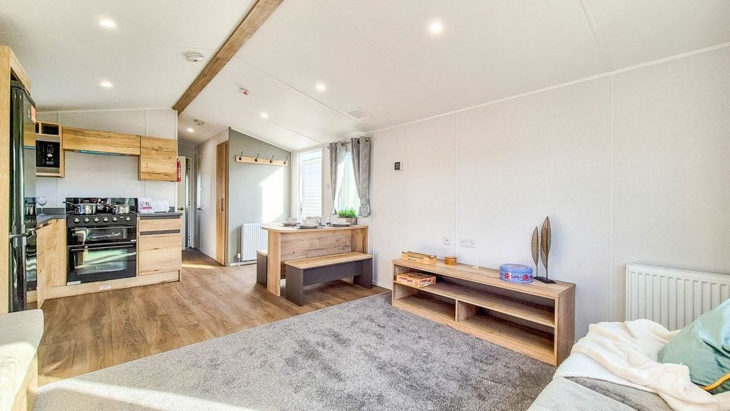 Property photo 3 of 17 Untitled 6