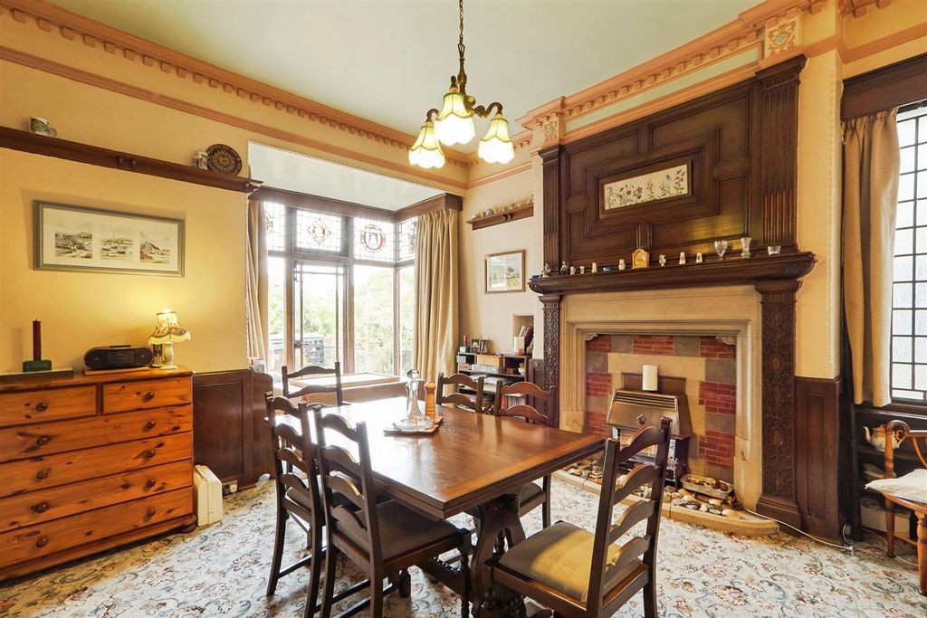 Property photo 3 of 23 Dining Room