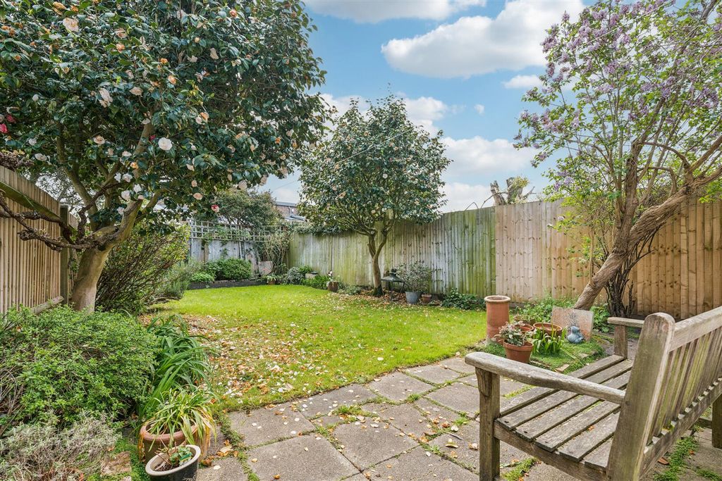 Property photo 2 of 14 For Sale - Homefield Road, W4