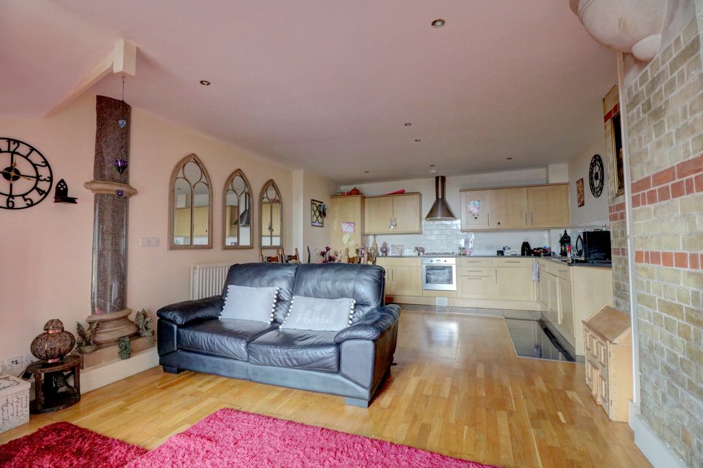 Property photo 3 of 11 Open Plan