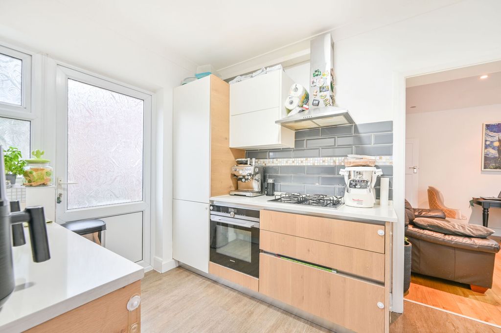 Property photo 2 of 12