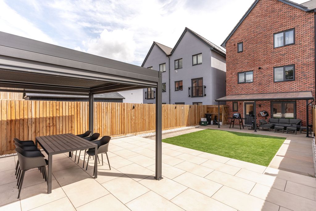 Property photo 3 of 19 A7409928-4