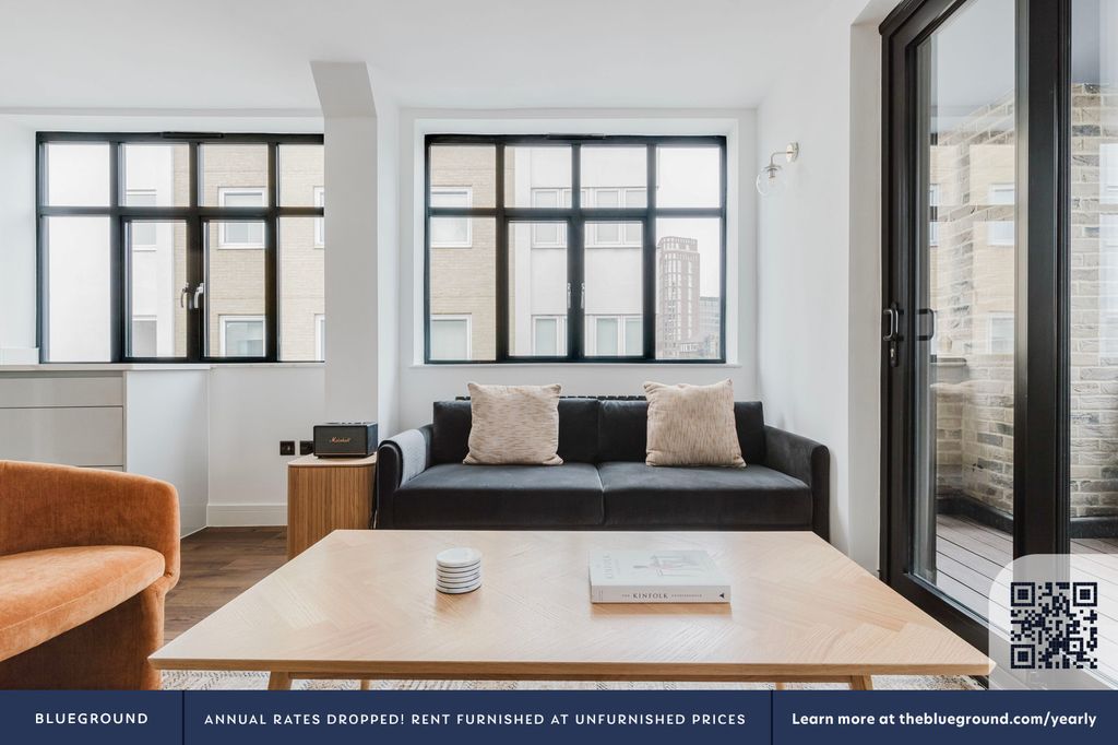 Property photo 3 of 24 Living Room