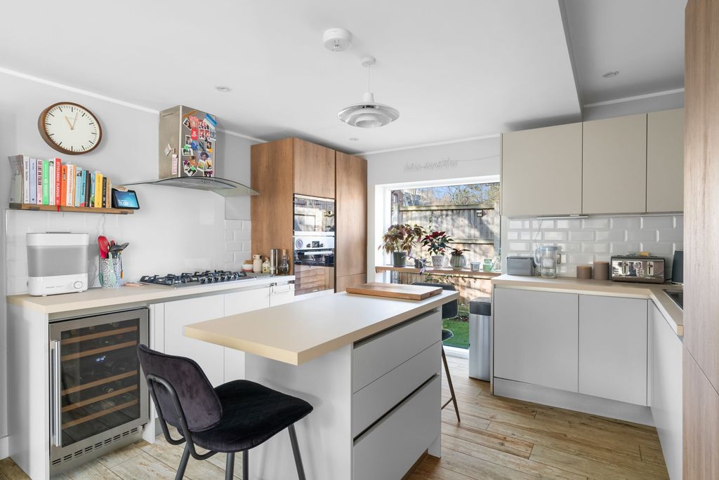 Property photo 3 of 31