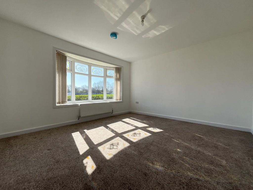 Property photo 3 of 17 3876416