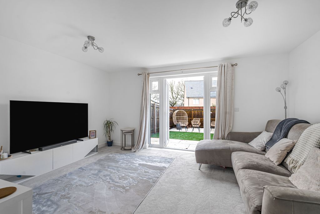 Property photo 2 of 21