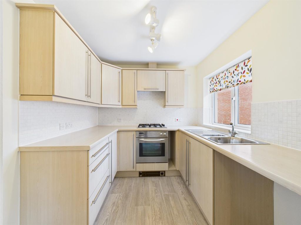 Property photo 3 of 12 Kitchen