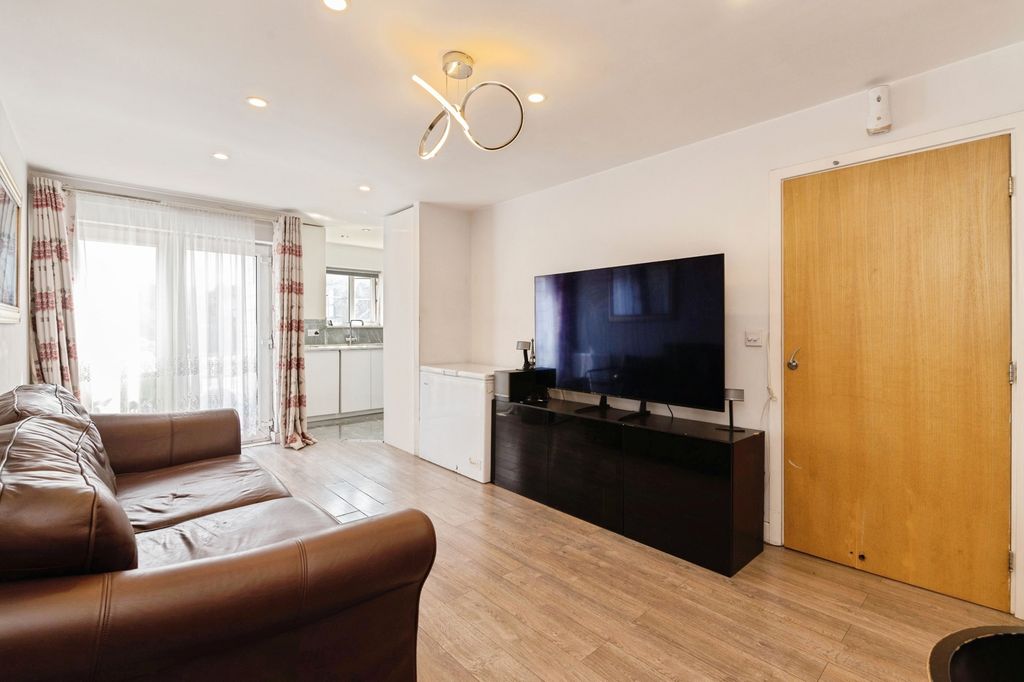 Property photo 2 of 12 Pbox-Img.Jpg