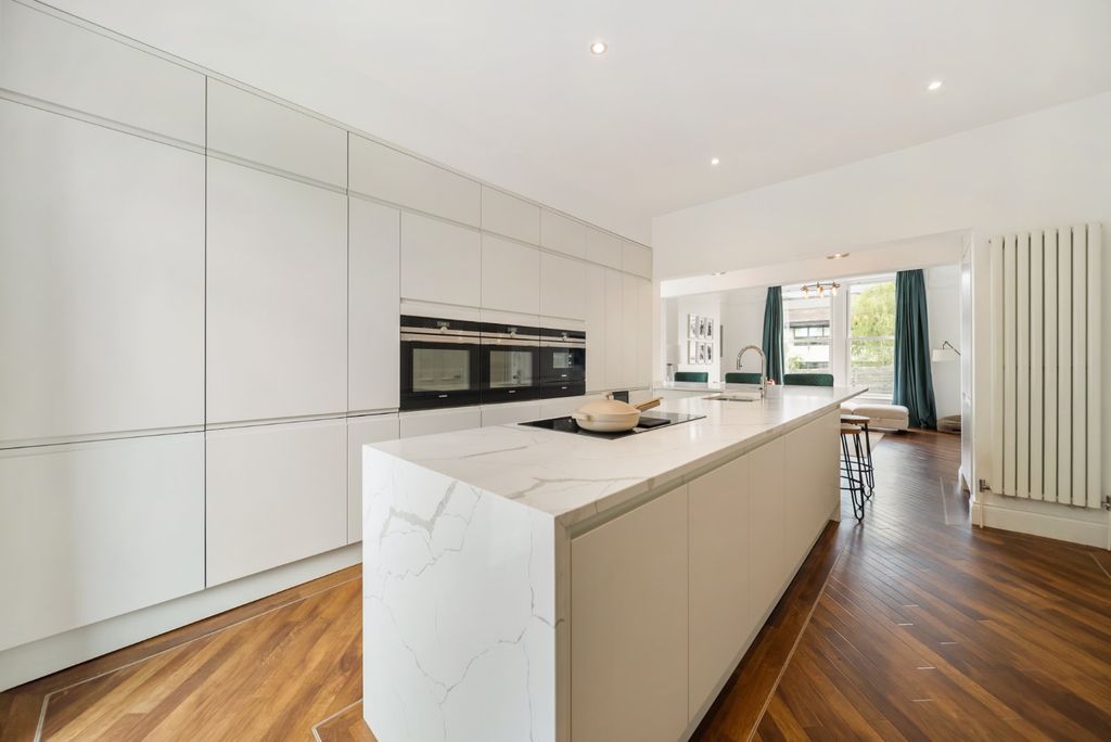 Property photo 3 of 34 Picture No. 36