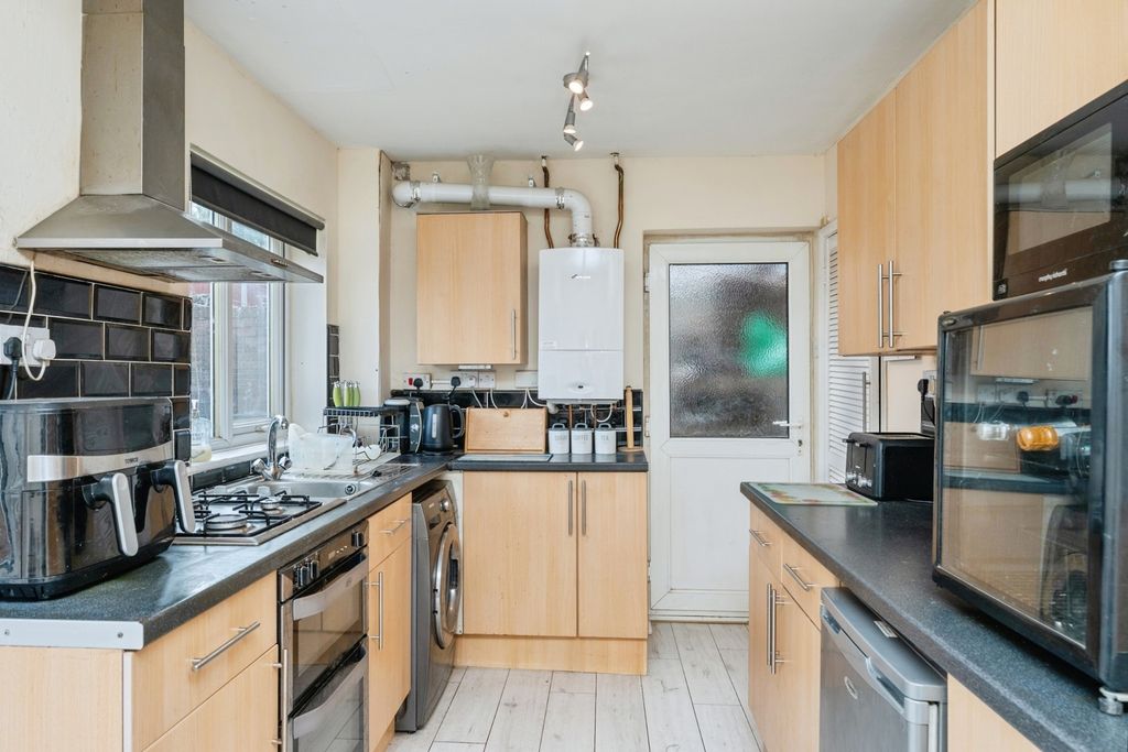 Property photo 3 of 17 Kitchen/Dining Room