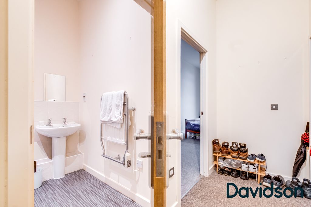 Property photo 2 of 10 1