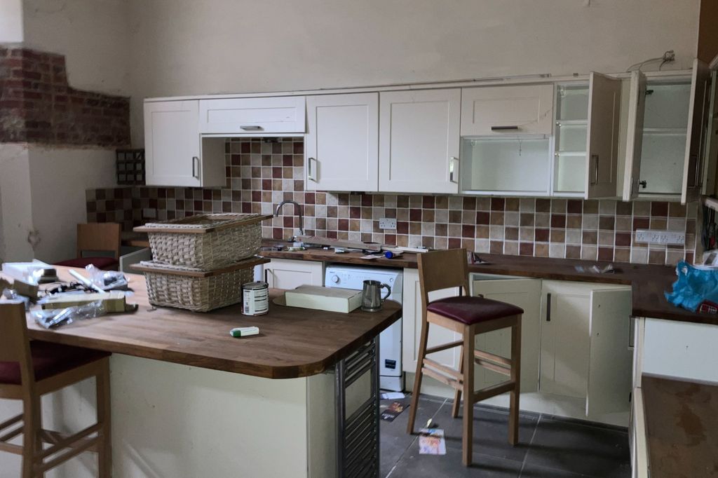 Property photo 2 of 15 Vine Cottage, Vale Croft Woods, Shoe Lane, Farnborough, Hampshire, Gu11 2He