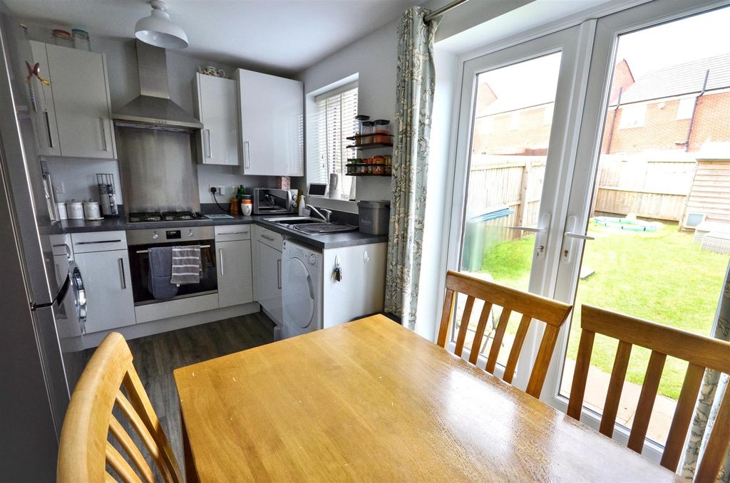 Property photo 2 of 18 Dining Kitchen