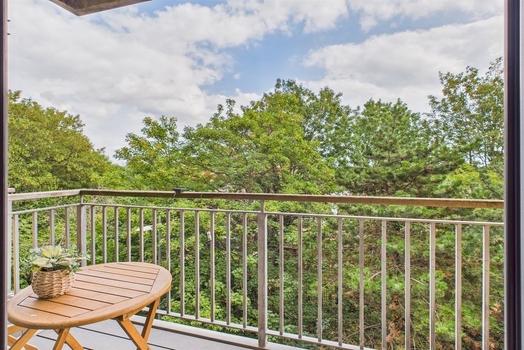 Property photo 2 of 11 Balcony