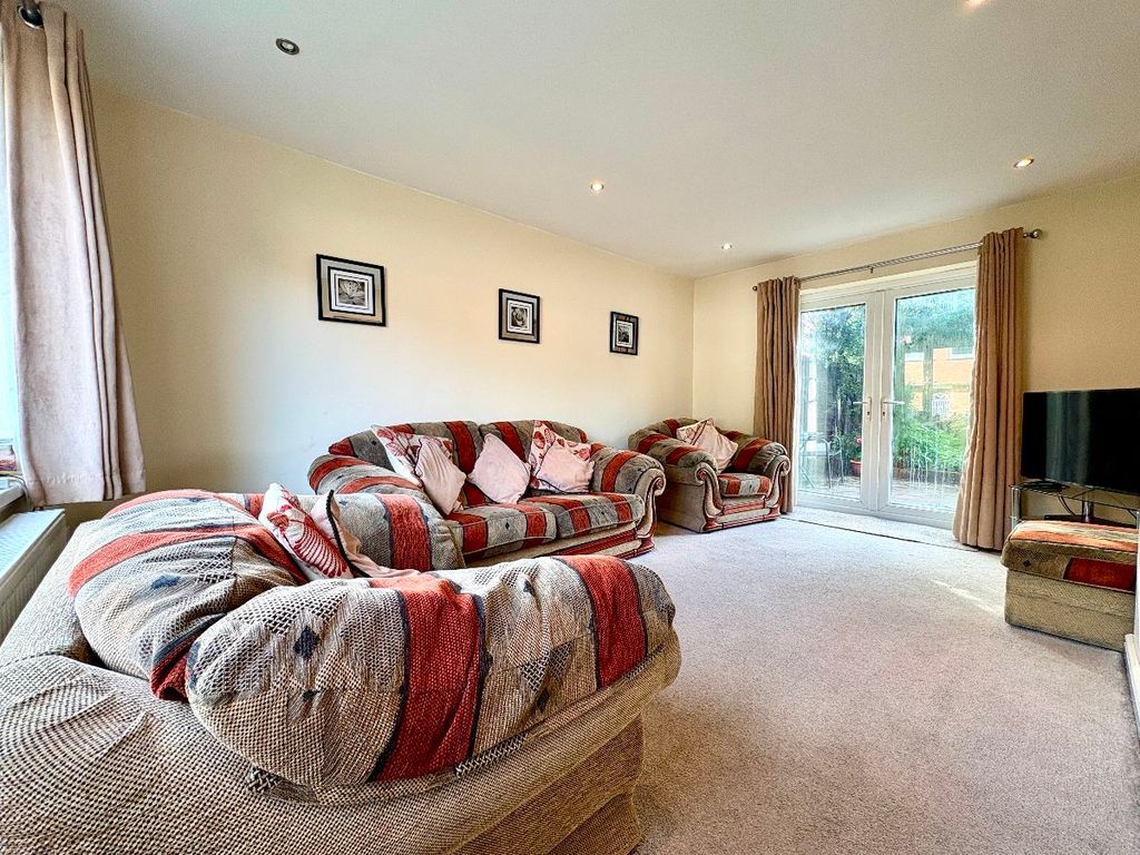 Property photo 2 of 27
