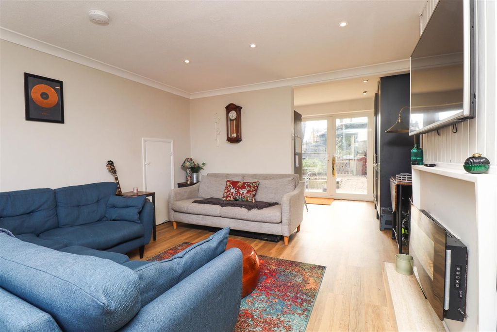 Property photo 3 of 19 Living Room