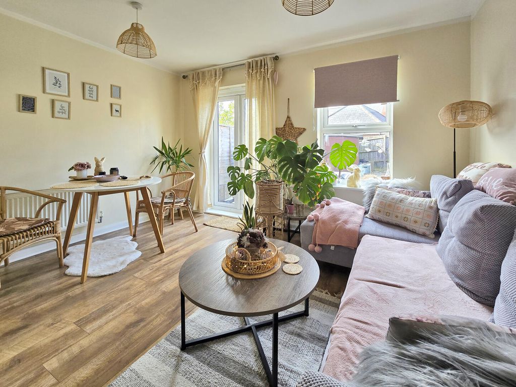 Property photo 3 of 17 Living Room