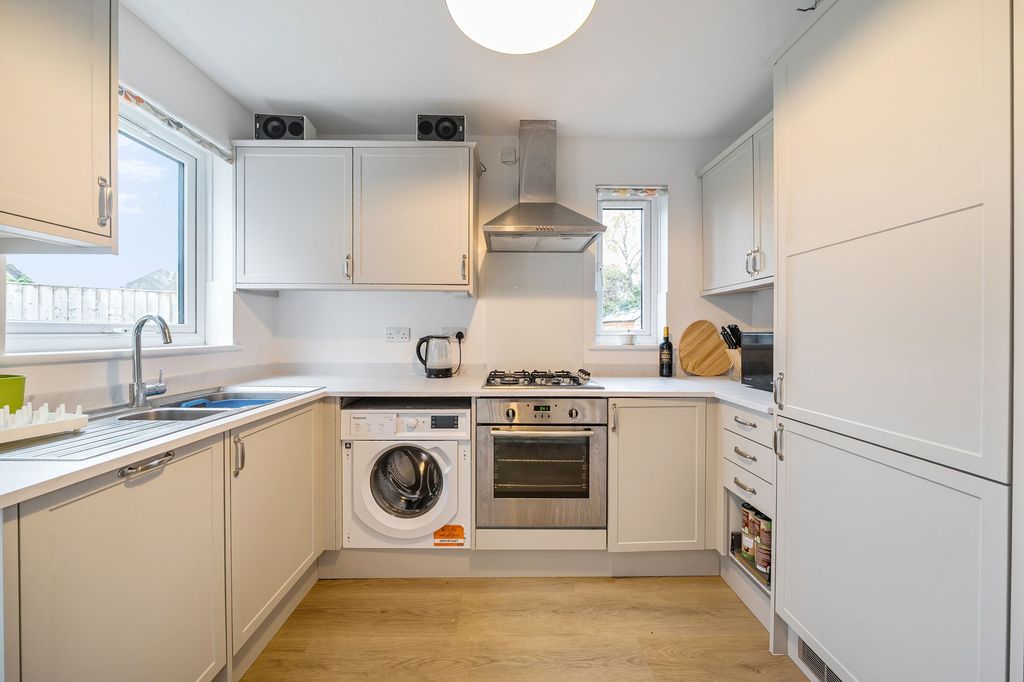 Property photo 2 of 27