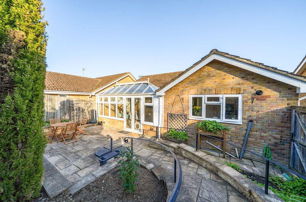 Property photo 2 of 15 1448179-18-69E7c5...