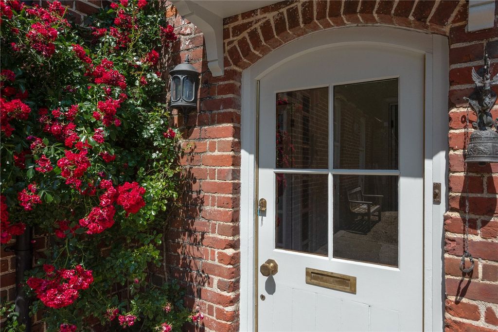 Property photo 3 of 20 Entrance