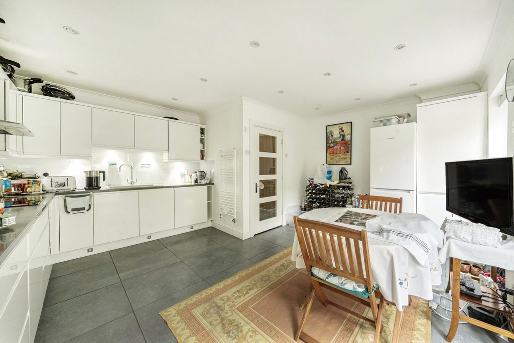 Property photo 3 of 14 Kitchen