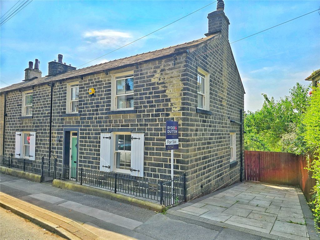 Property photo 1 of 21 Cottage With Drive