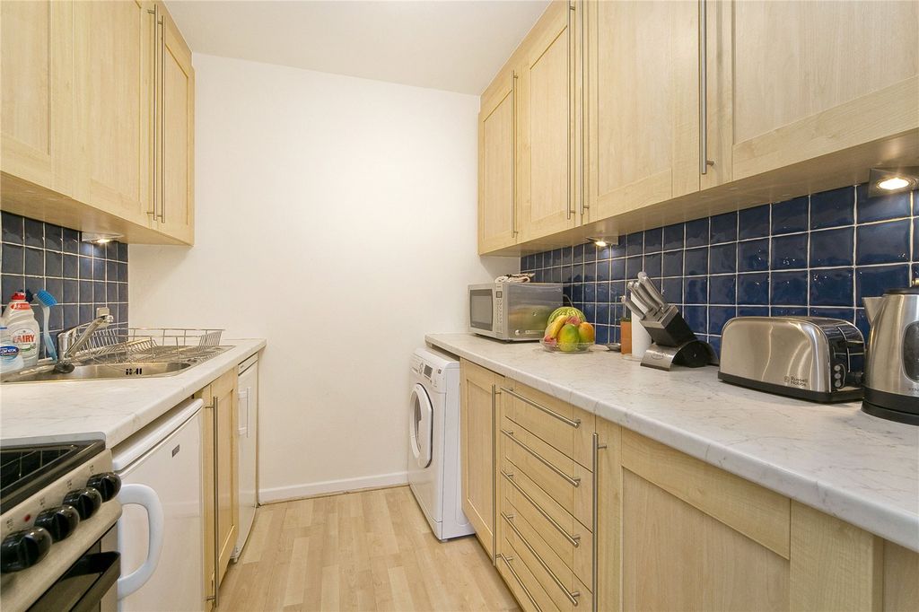 Property photo 2 of 8 Picture No. 15