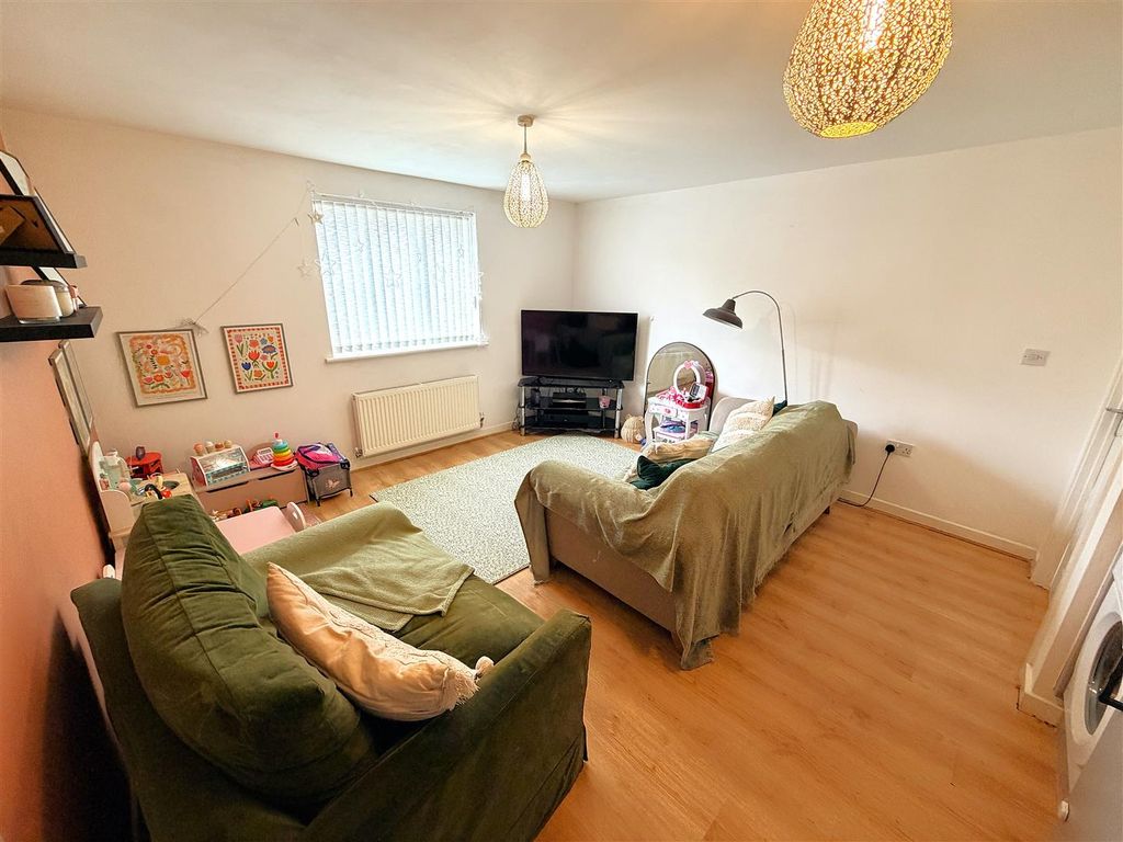 2 bed flat for salePascal Close, Corby NN17 photo 4