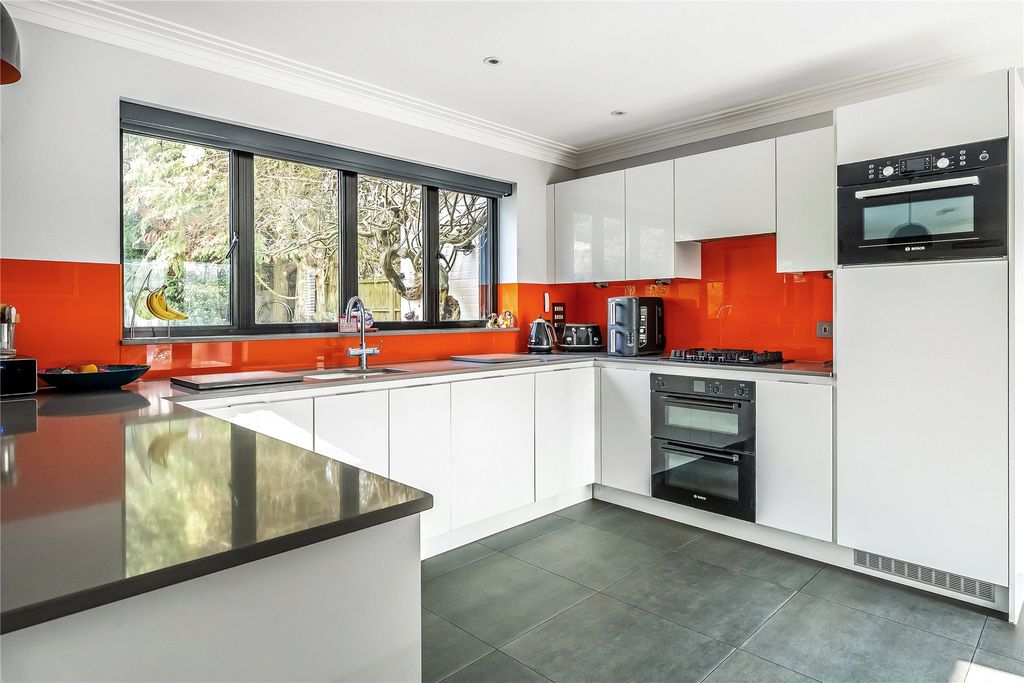 Property photo 2 of 22 Picture No. 06